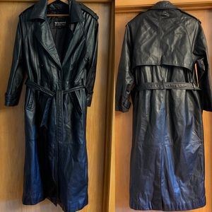Vintage Wilson’s black leather trench coat 🥷